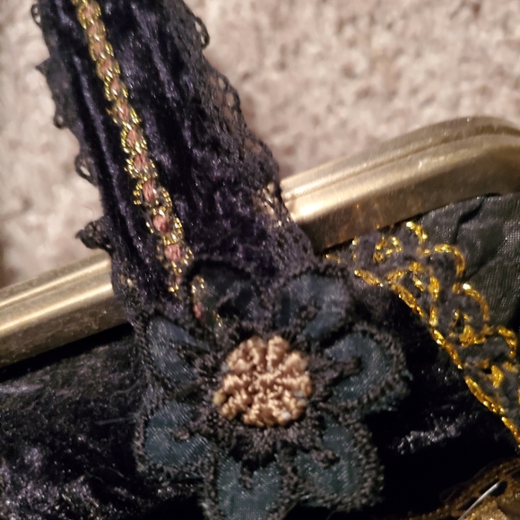 Gorgeous Handmade Floral and Lace Purse - Picture 4 of 6
